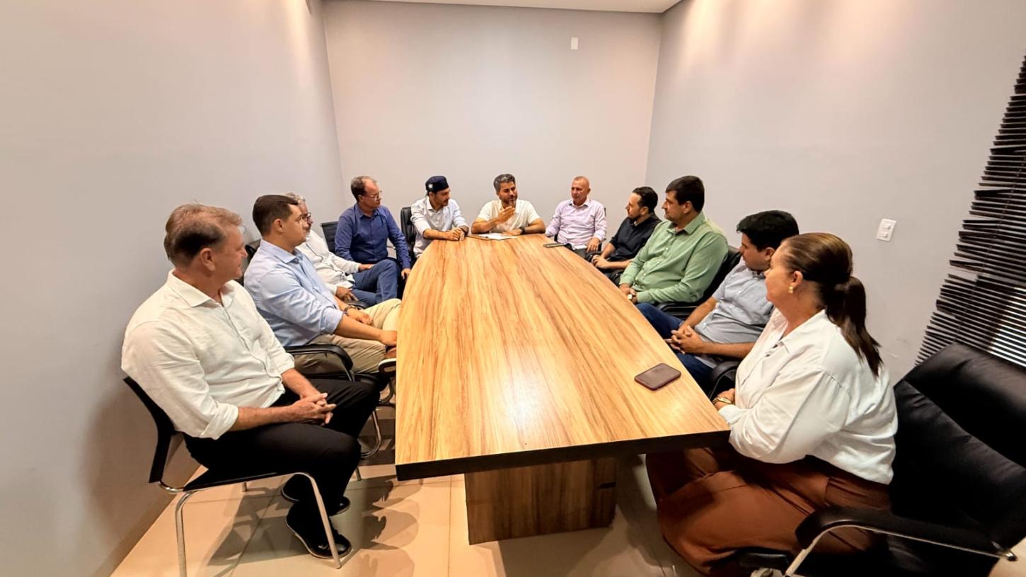 Delegado Flori abre mão de candidatura e declara apoio à Marcos Rogério