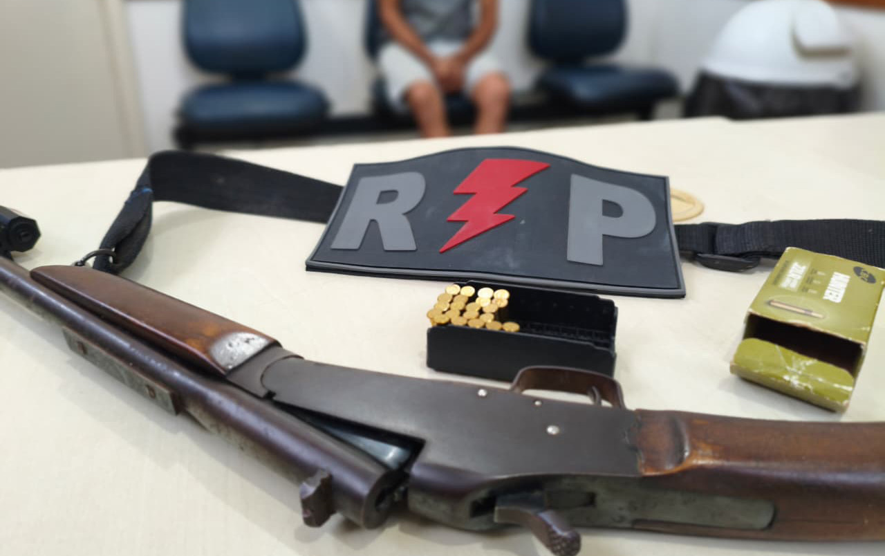 SUSPEITO DE ABUSO CONTRA MENOR É PRESO COM ARMA DE FOGO DURANTE AÇÃO DA POLÍCIA MILITAR EM JI-PARANÁ