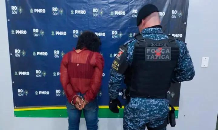 JI-PARANÁ – MULHER É CONDUZIDA PELA PM POR SUSPEITA DE TRÁFICO DE DROGAS NO BOA ESPERANÇA
