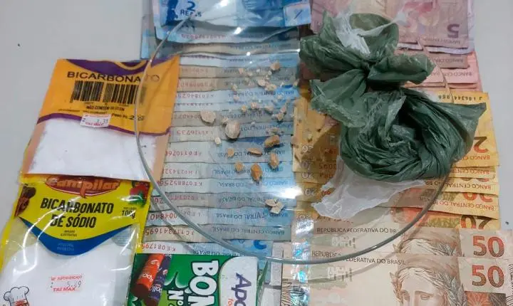 OURO PRETO DO OESTE – PM DESARTICULA MAIS UM PONTO DE TRÁFICO E APREENDE DROGAS