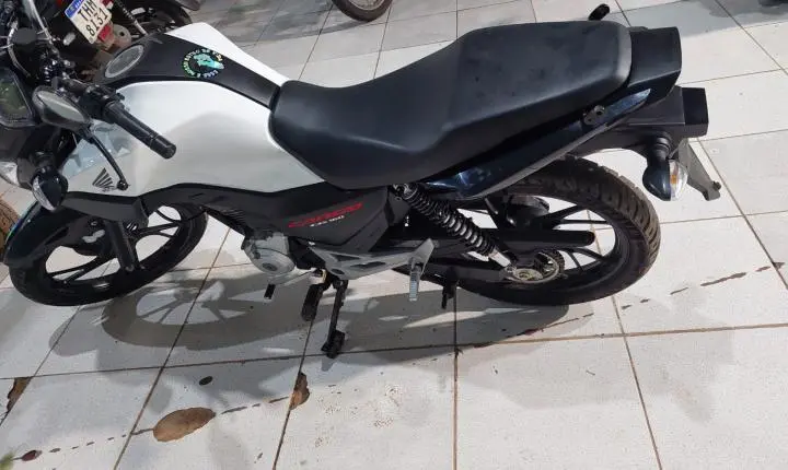 Polícia Militar prende irmãos suspeitos de tráfico de drogas no bairro Tucumanzal